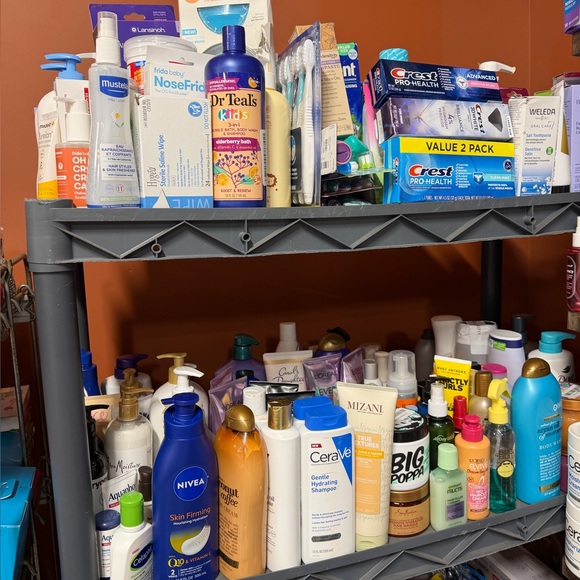 Saturday New Amazon Pallet Health, Makeup/Beauty - Picture 2 of 16